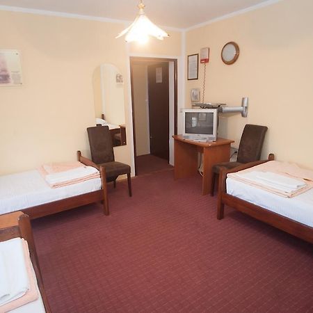 Hotel Extra Lion Md Nis Bagian luar foto