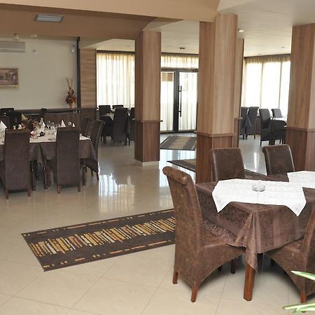 Hotel Extra Lion Md Nis Restoran foto