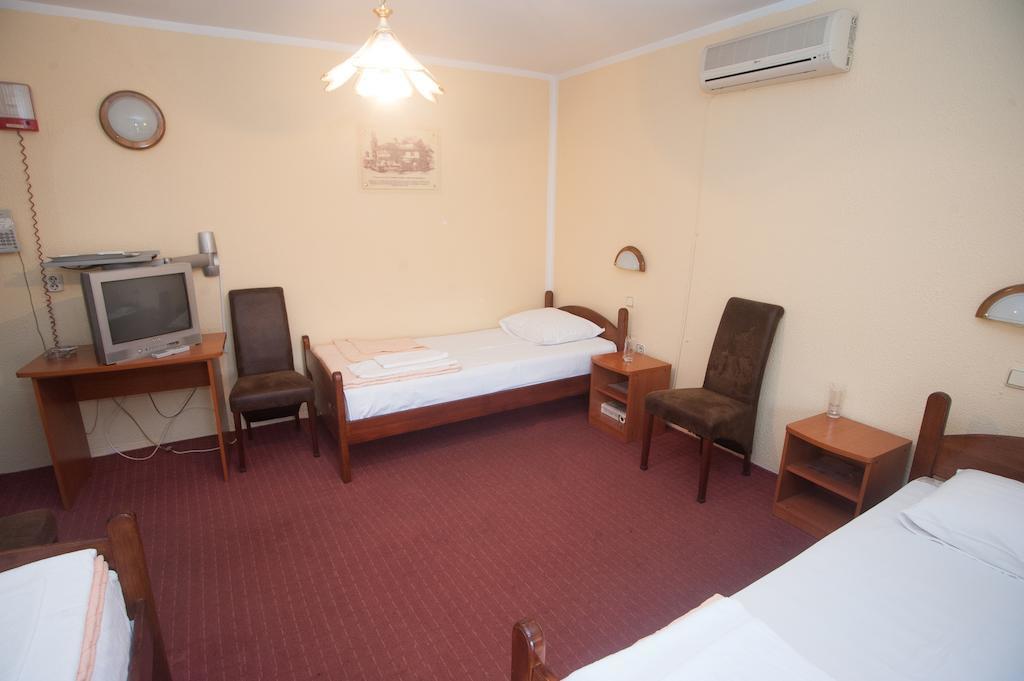 Hotel Extra Lion Md Nis Bagian luar foto