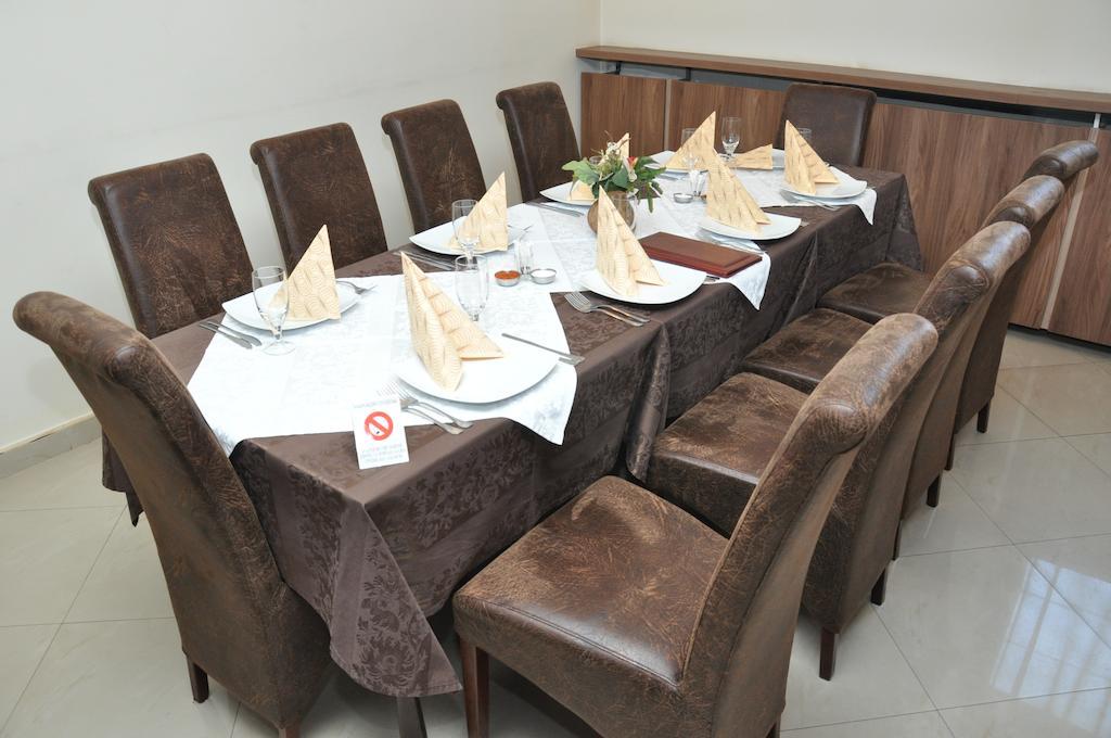 Hotel Extra Lion Md Nis Bagian luar foto