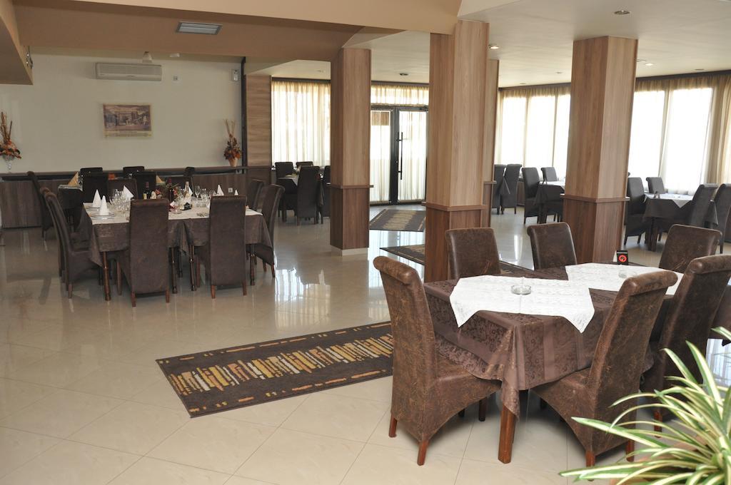 Hotel Extra Lion Md Nis Restoran foto